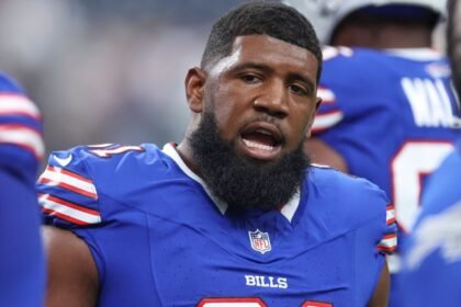 Bills' top DT Oliver inactive after suffering hip injury in warmups