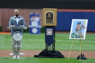 Beltran, inducted into team HOF, says no current interest in Mets job