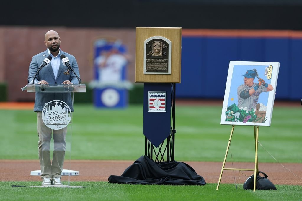 Beltran, inducted into team HOF, says no current interest in Mets job