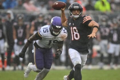 Bears QB Williams out for MNF; Bagent back at practice