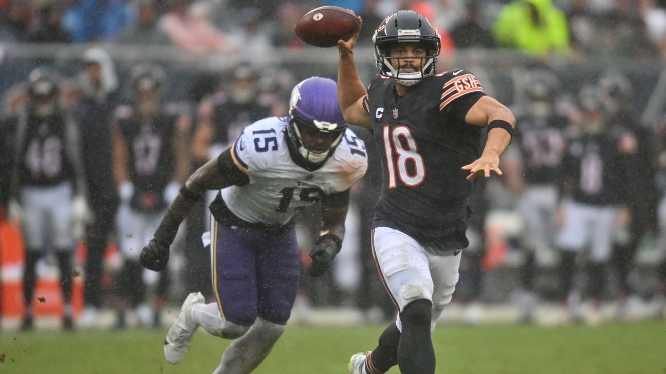 Bears QB Williams out for MNF; Bagent back at practice