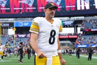 Let's overreact to NFL Week 2: Would the Steelers think about benching Rodgers?