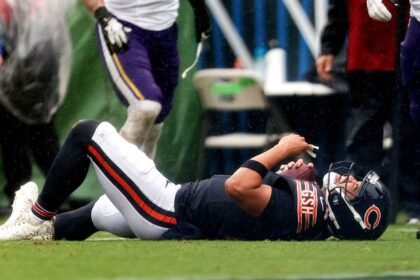 Two star QBs hurt, a near upset and a surprising win: Barnwell on an impactful Sunday in the NFC