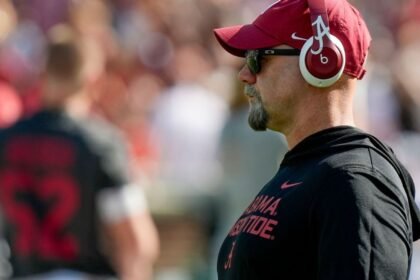 Bama OC Grubb apologizes for calling out fans