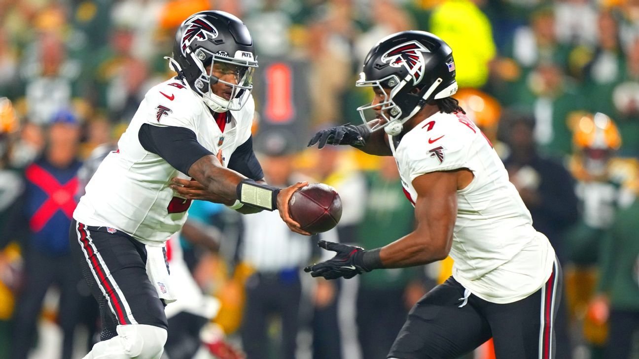 Falcons upset Packers in Michael Penix Jr.'s return from ACL