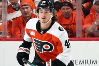 Flyers' Zegras gets rare equipment violation penalty for tucking in jersey
