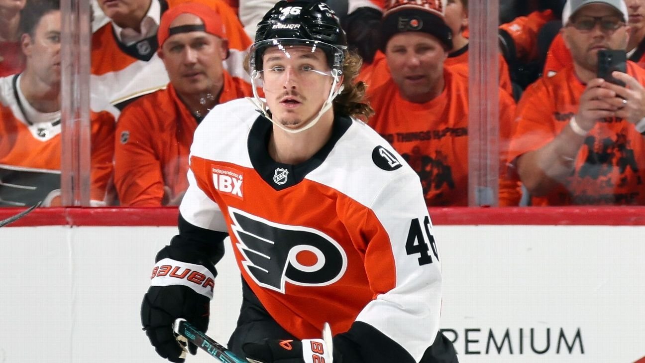 Flyers' Zegras gets rare equipment violation penalty for tucking in jersey