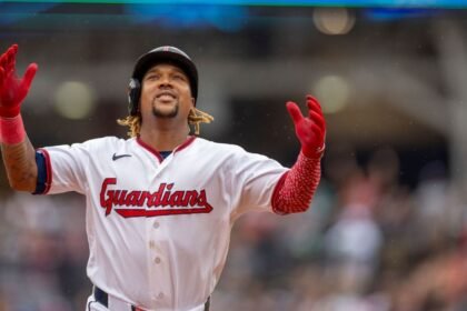 From playoff and stat races to final goodbyes: What to watch in MLB's final weekend
