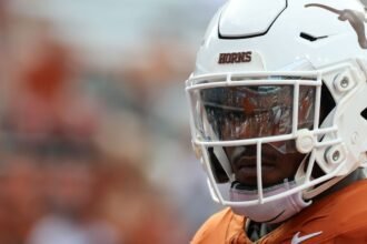 Horns' Simmons flagged for miming urinating on field after sack vs. Vols