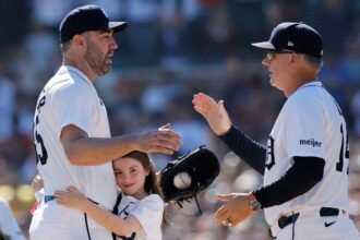 Emotional Verlander leaves final start with hugs from family, teammates