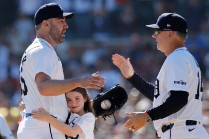 Emotional Verlander leaves final start with hugs from family, teammates