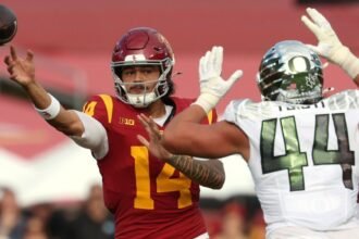 Follow live: USC and Oregon battling in clash of ranked Big Ten teams