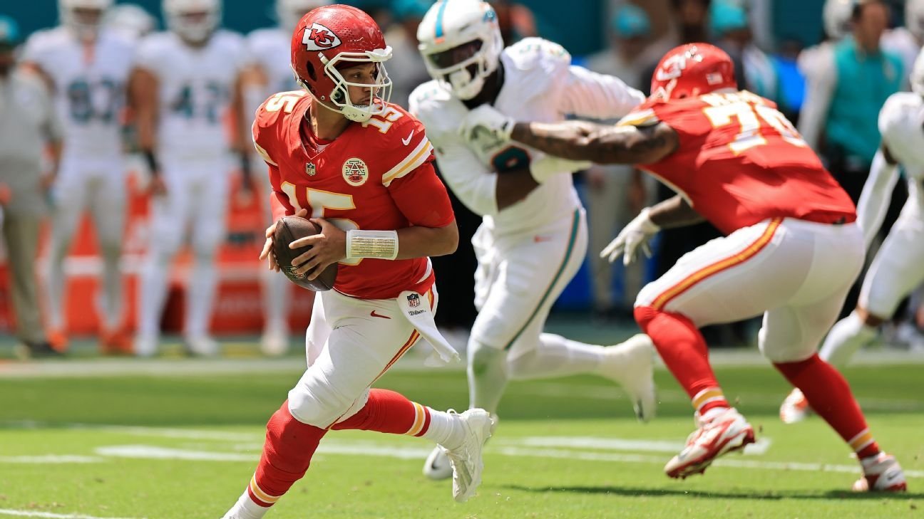 Patrick Mahomes perfect on play-action passes in win vs. Dolphins: 'It's opening up a lot'