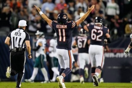 QB3 Case Keenum, Bears defense shock Eagles in MNF rout
