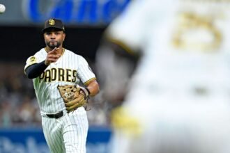 Padres pummel Cubs behind Tatis' leadoff blast, King's no-hit bid in Game 1