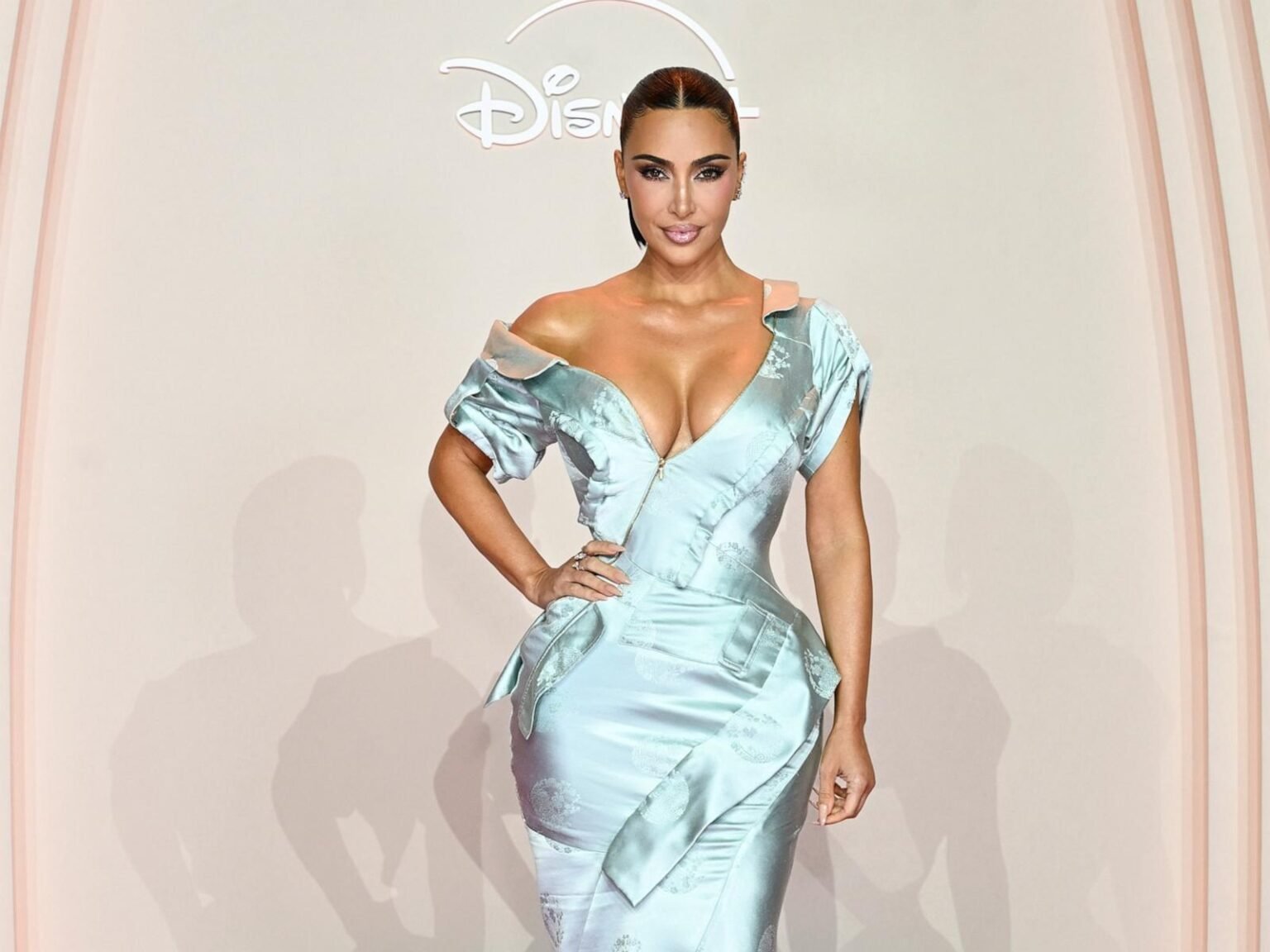 What to know about esophagitis after Kim Kardashian reveals diagnosis