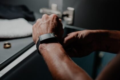 QALO launches a smart band to wear alongside its smart ring