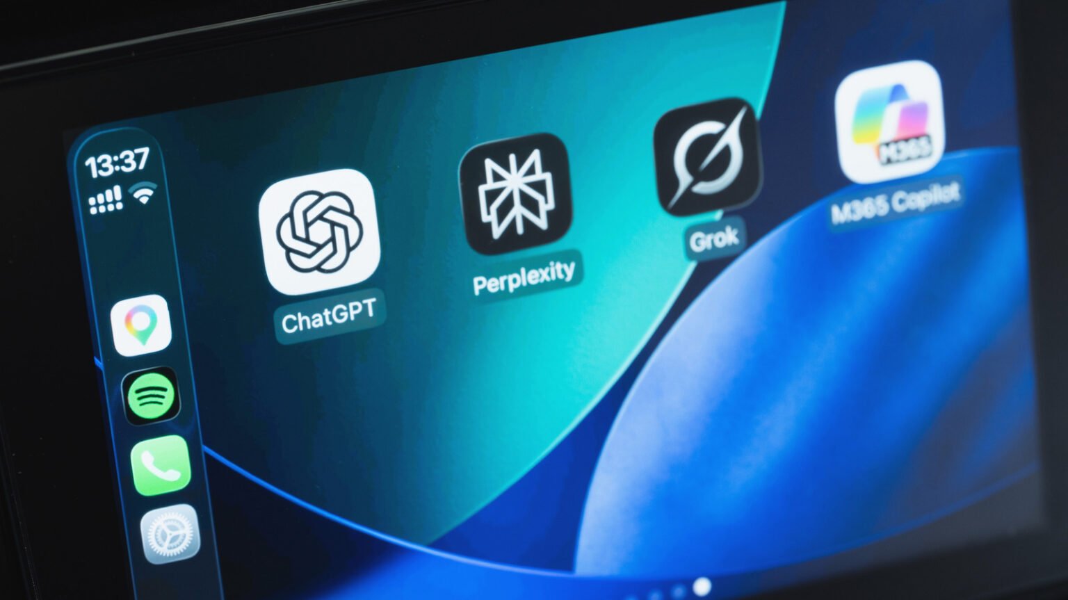 Which major chatbot apps work with CarPlay?