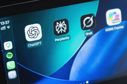 Which major chatbot apps work with CarPlay?