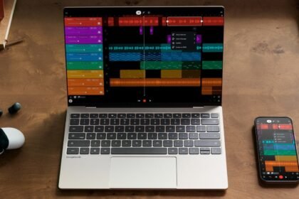 Google's pitch for Googlebooks: A laptop that works better with your Android phone