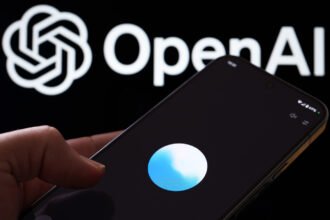Gemini Live vs. ChatGPT Voice: Which AI offers a more natural conversation?