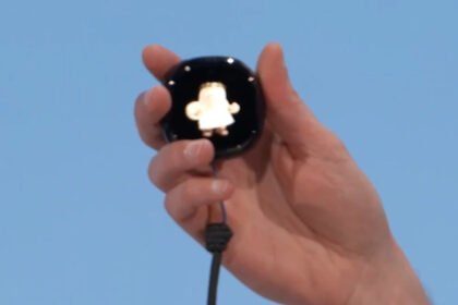 Meta put Muse in a Tamagotchi like 'Charm' device
