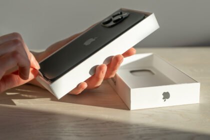 Leasing vs. buying a new iPhone: Which is better if you upgrade every year?
