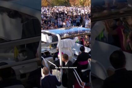 Pope Leo venerates relic miraculously saved from Notre Dame fire