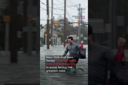 Powerful storm batters US Northeast disrupting power and travel