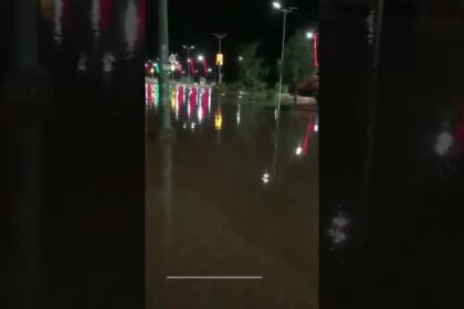 Floods inundate roads in southeastern Algeria