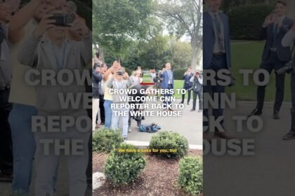 Crowd gathers to welcome CNN reporter back to the White House