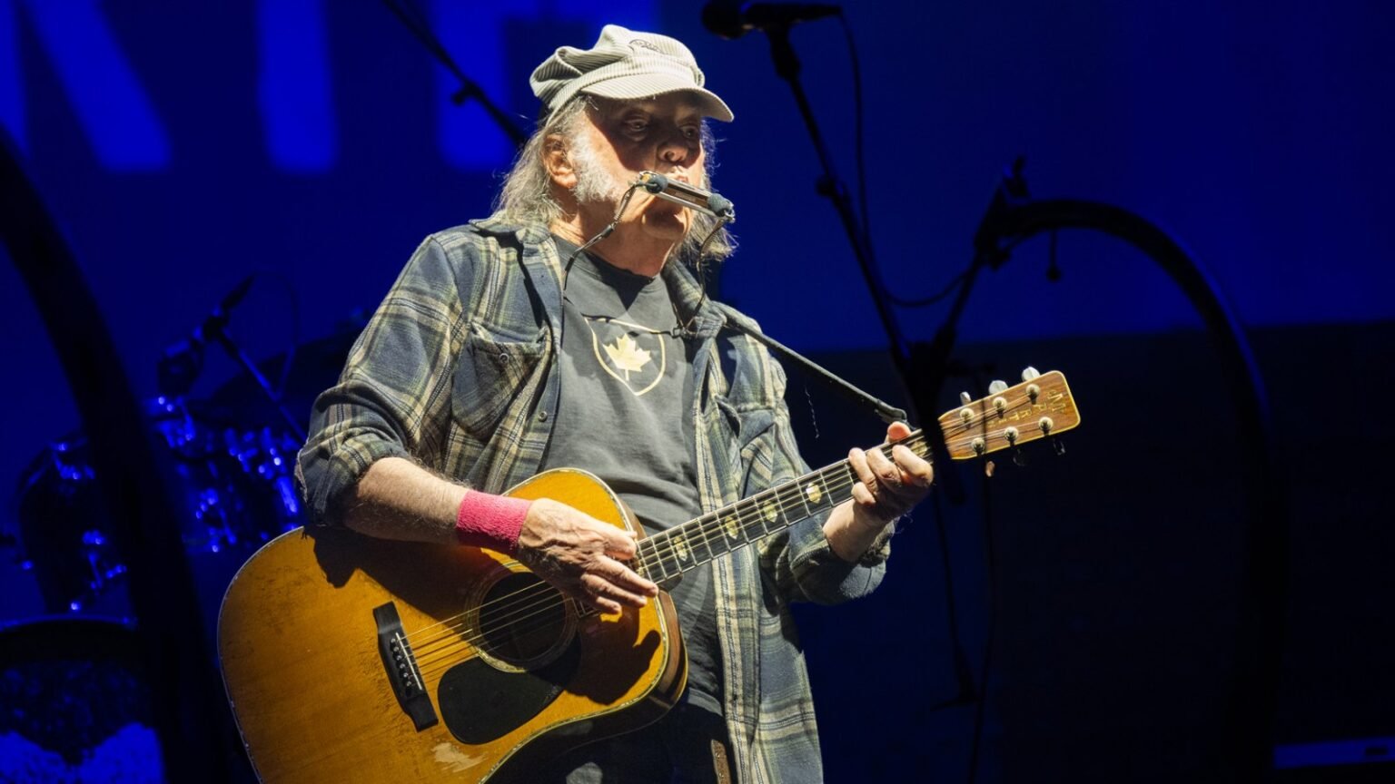 Neil Young Journeyed Through His Past and Raged Against War in First 2026 Show