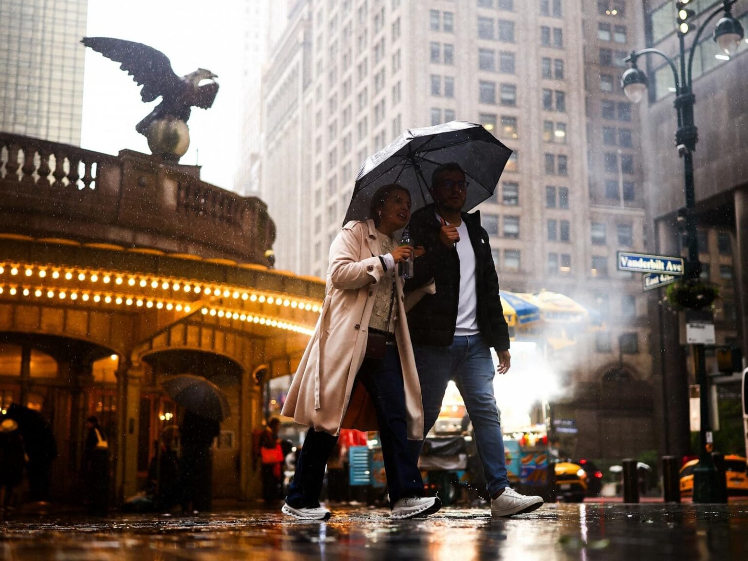 Nor'easter weakens after deadly battering of Northeast