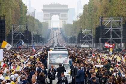 Several hundred thousand people gather for Pope Leo’s mass in Paris