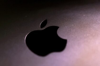 Apple ordered to pay $5.7bn in patent infringement case