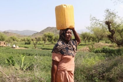 Yemen’s war disrupts roads and ports, deepening humanitarian crisis