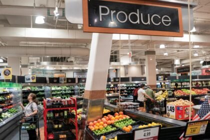 US consumer confidence hits its lowest level since 2014 ahead of midterms