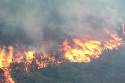 Central Colombia forest fire threatens tourist town of Villa de Leyva