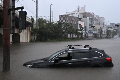 Flood and landslide warnings as typhoon approaches Tokyo