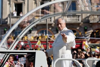 Pope greets Paris crowds in popemobile as he warns of AI risks