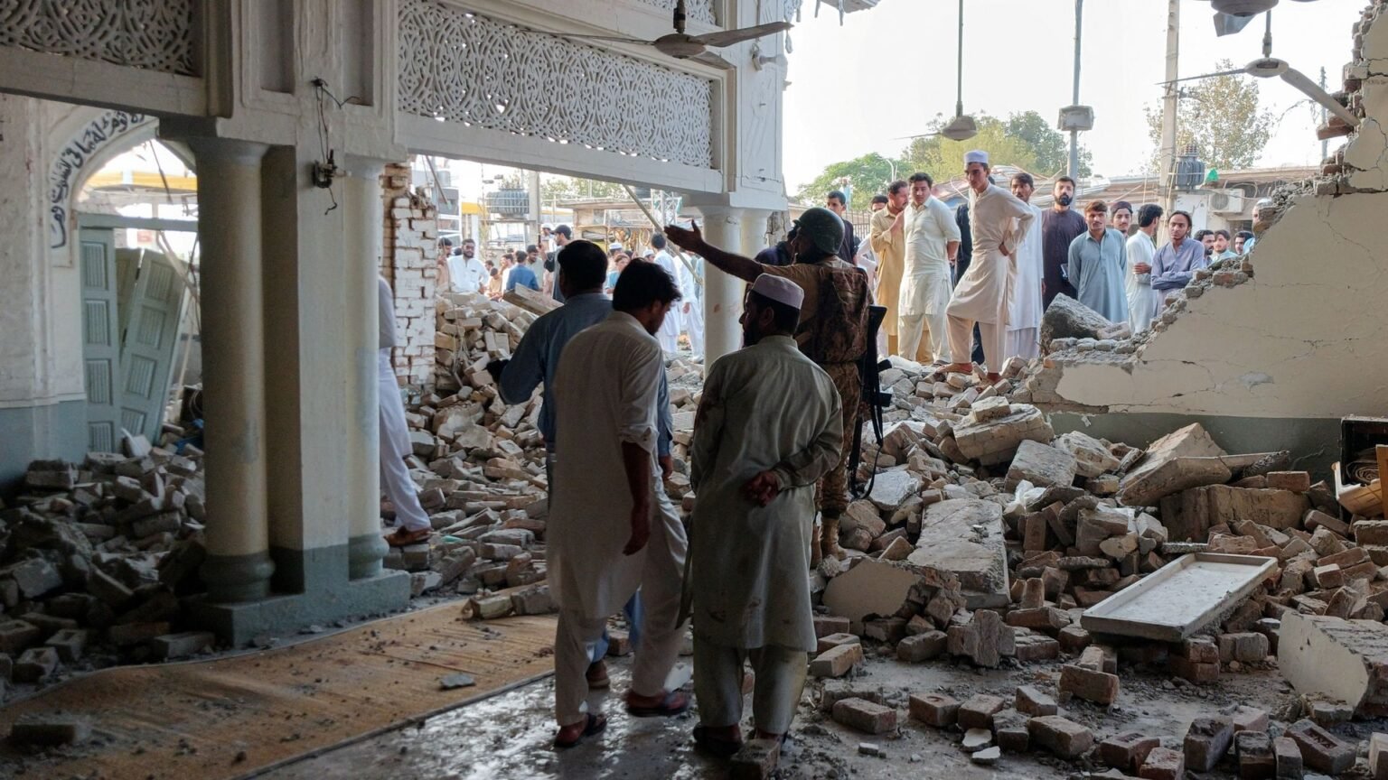 At least 16 killed in car bomb at mosque near police compound in Pakistan