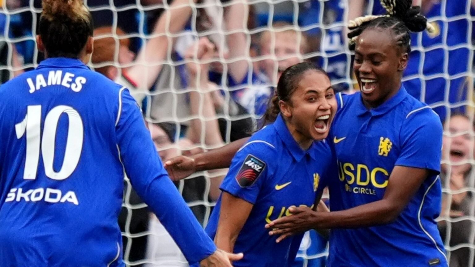 Thompson strike seals Chelsea win to end Arsenal's unbeaten run