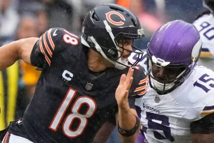 NFL Weekend Review: Mastermind Flores dominates Bears