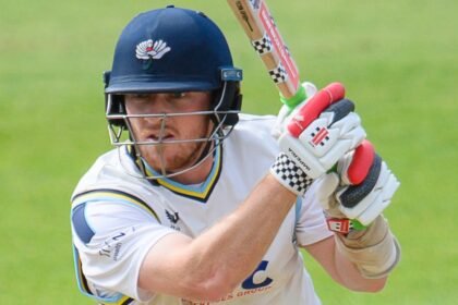 Somerset's title hopes hit while Stokes stars with ball for Durham