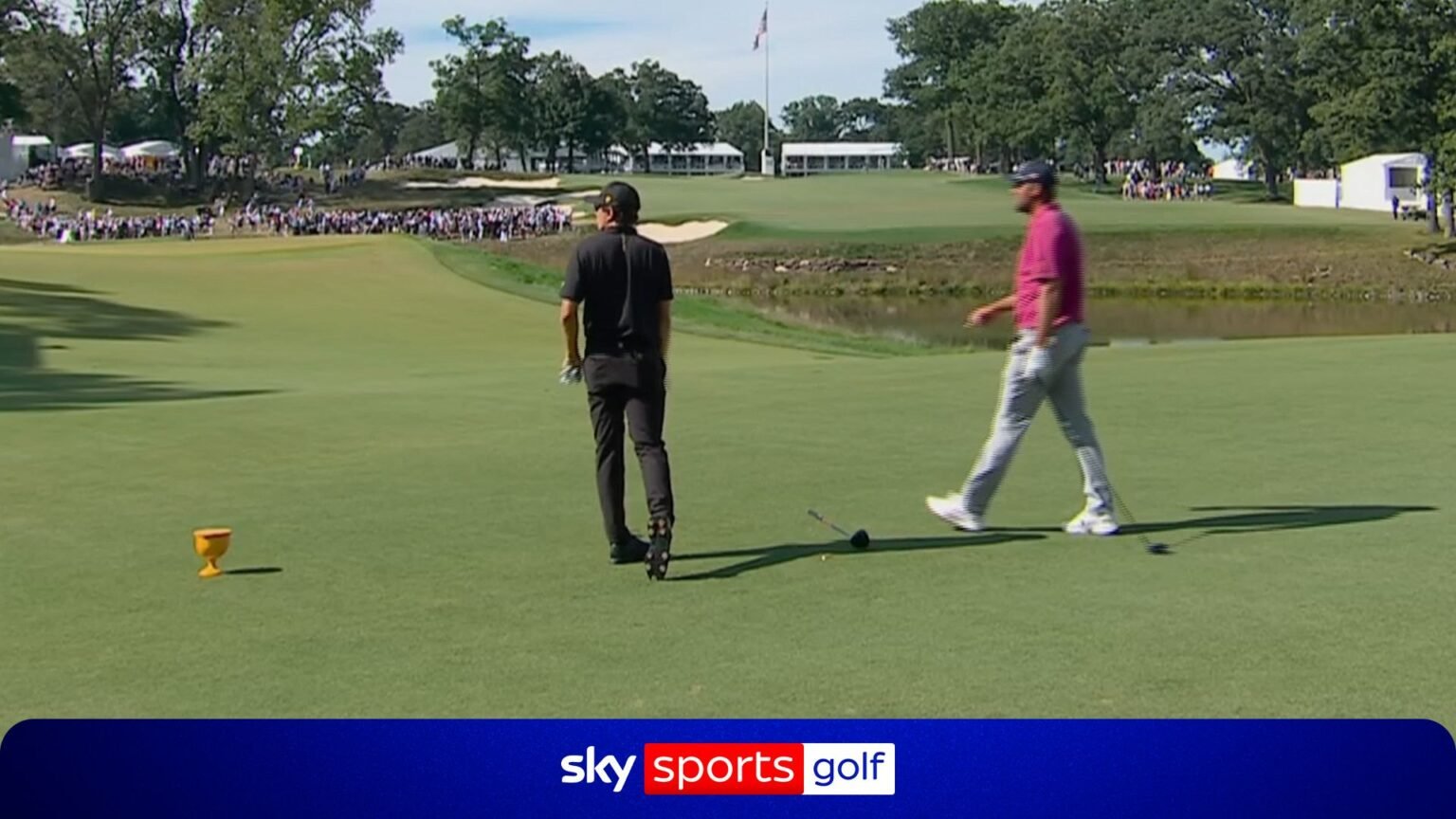 Scheffler and Echavarria confront crowd after mid-swing yell