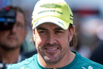 Alonso extends Aston Martin contract to continue racing in 2027
