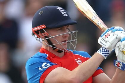 England swat aside Sri Lanka to return to top of T20 world rankings