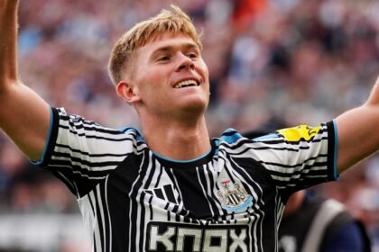 Willock and Hall on target as Newcastle end Hull's unbeaten start