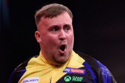 Littler scrapes past Aspinall in World Series of Darts Finals