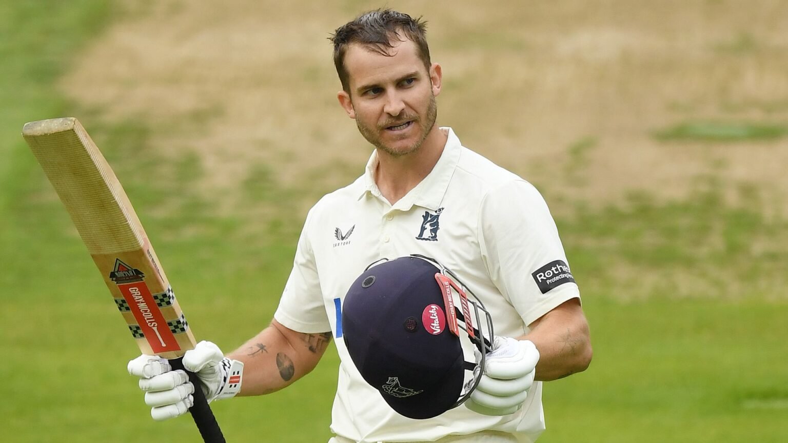 Hain leads Warwickshire's bid for title-clinching win over Leicestershire